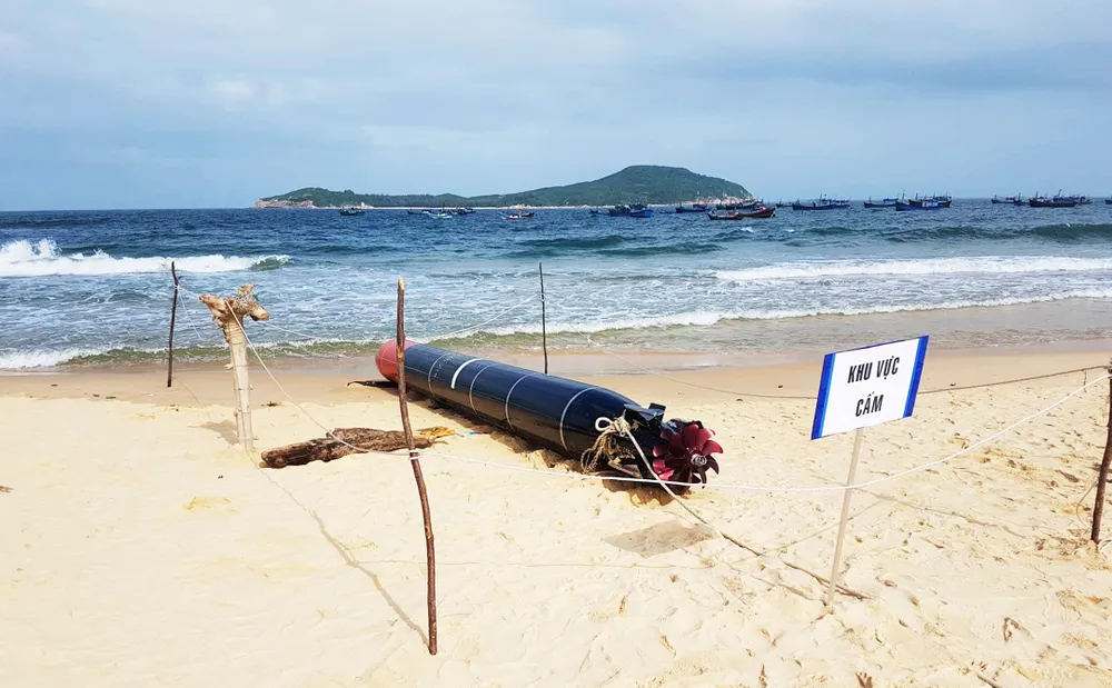 Vật thể lạ mắc lưới ngư dân Phú Yên ảnh 4