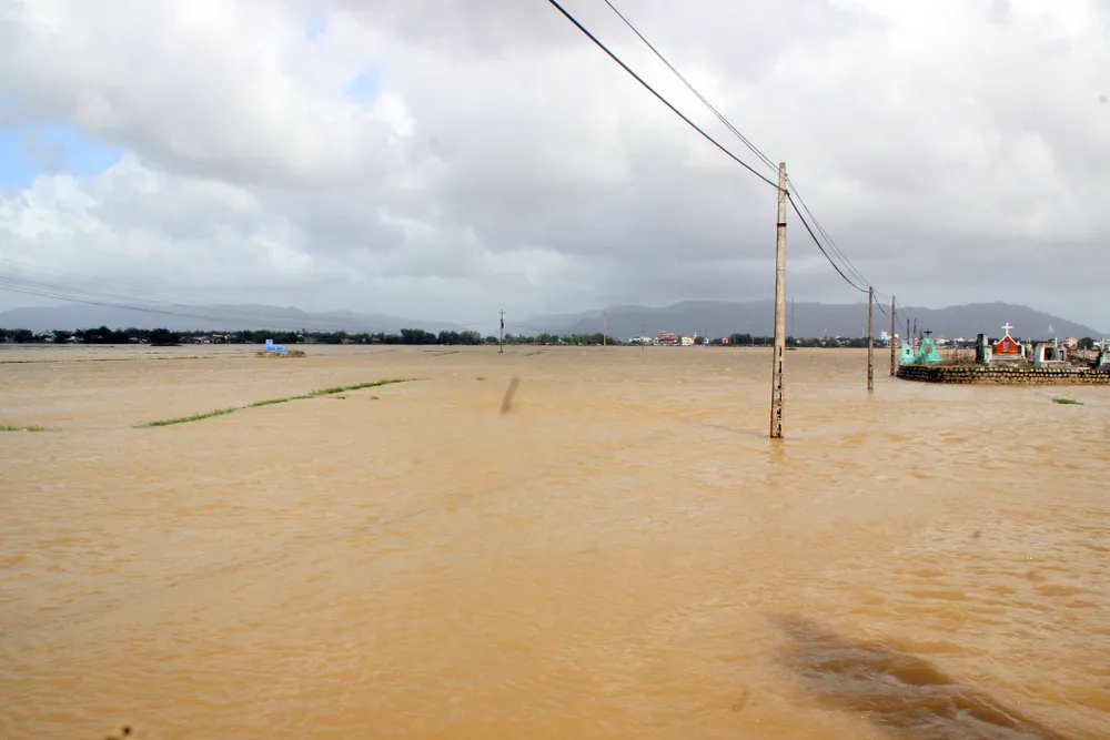 Cuối năm lũ vẫn đang “vây ráp” Phú Yên và Bình Định, 1 người chết vì lũ cuốn  ảnh 12