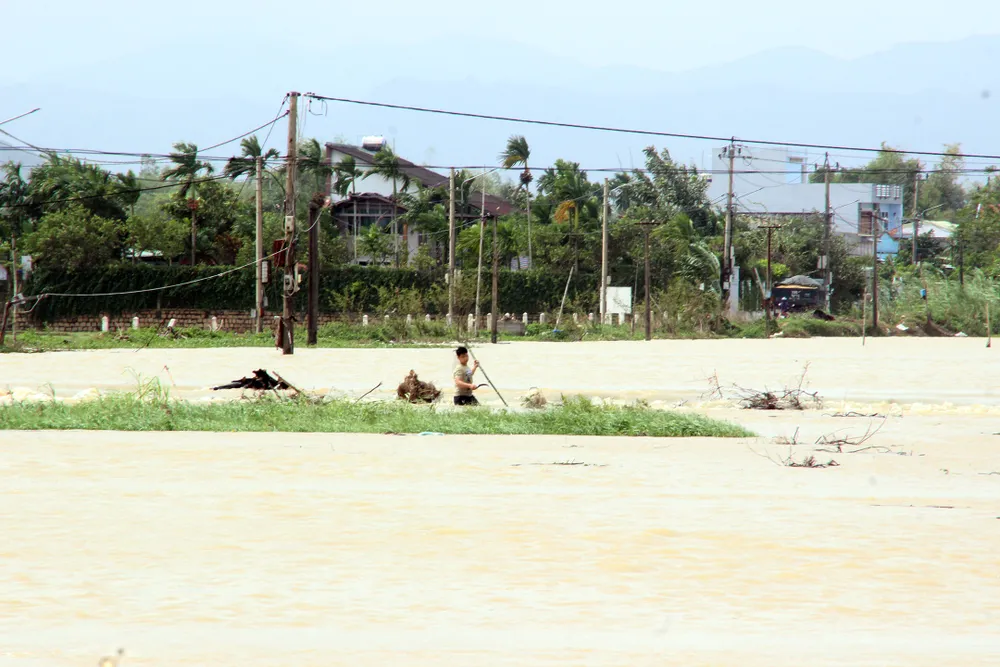 Cuối năm lũ vẫn đang “vây ráp” Phú Yên và Bình Định, 1 người chết vì lũ cuốn  ảnh 11