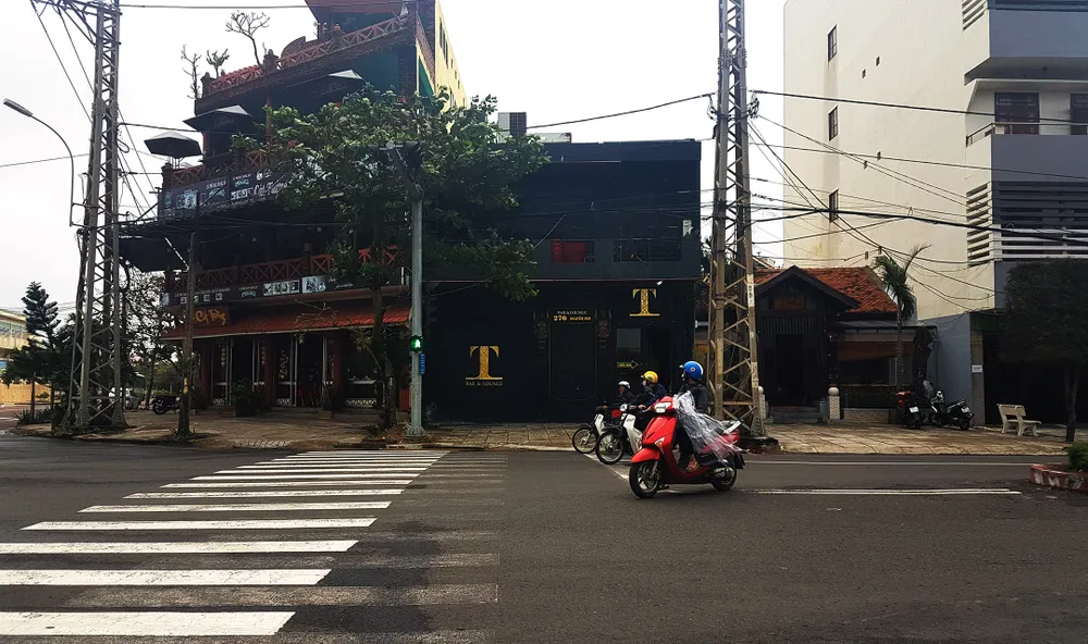 Nổ súng tự chế tại quán bar vào lúc 23 giờ đêm ảnh 1