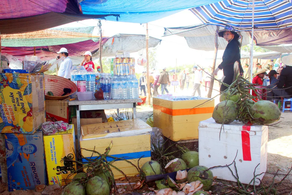 Dòng người đổ về chiêm ngưỡng tượng Phật ngồi cao nhất Đông Nam Á ảnh 13