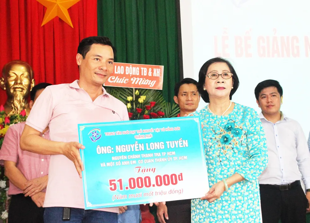 2,3 tỷ đồng ủng hộ Trung tâm Nuôi dạy trẻ khuyết tật Võ Hồng Sơn ảnh 12