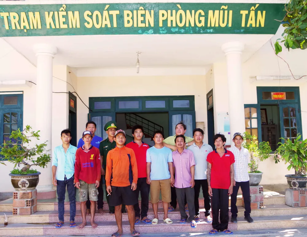 Tàu cá của 11 ngư dân Bình Định chập điện, cháy ở biển Trường Sa ảnh 2