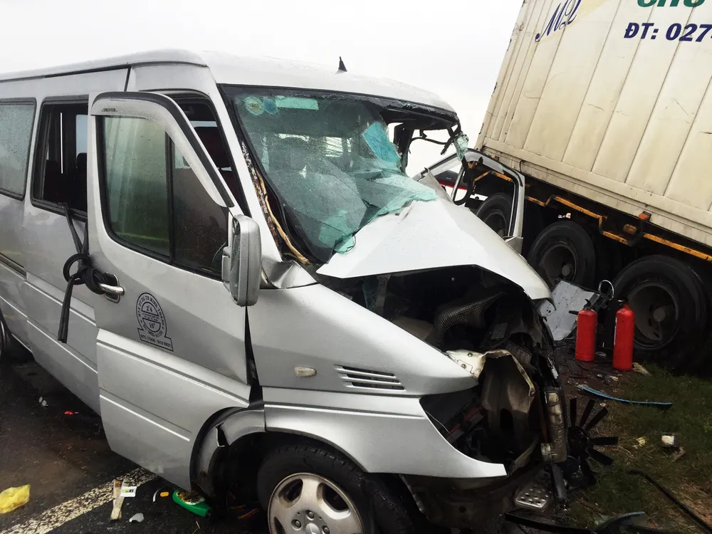 Thăm hỏi, chia buồn các nhà sư trong vụ tai nạn ở Mộ Đức ảnh 2