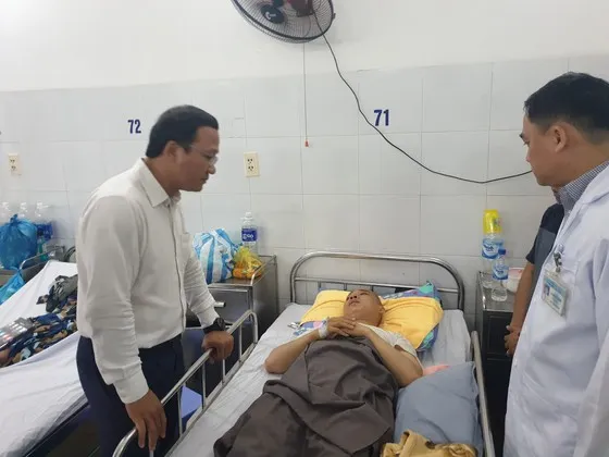 Thăm hỏi, chia buồn các nhà sư trong vụ tai nạn ở Mộ Đức ảnh 4