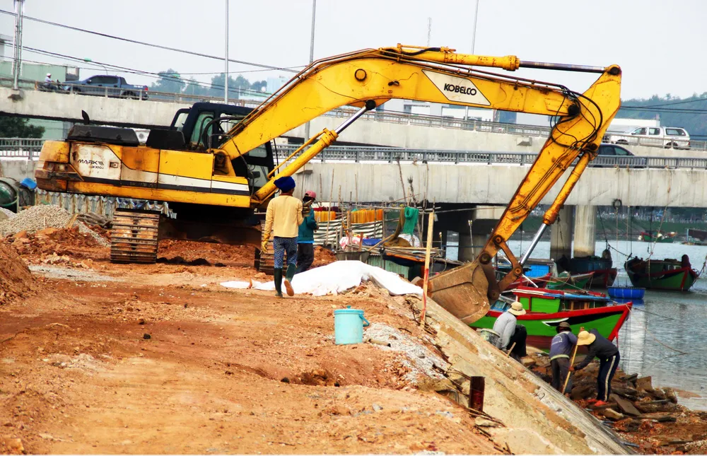 Nguyên nhân kè 12 tỷ bị sóng đánh nát ở Quy Nhơn ảnh 3