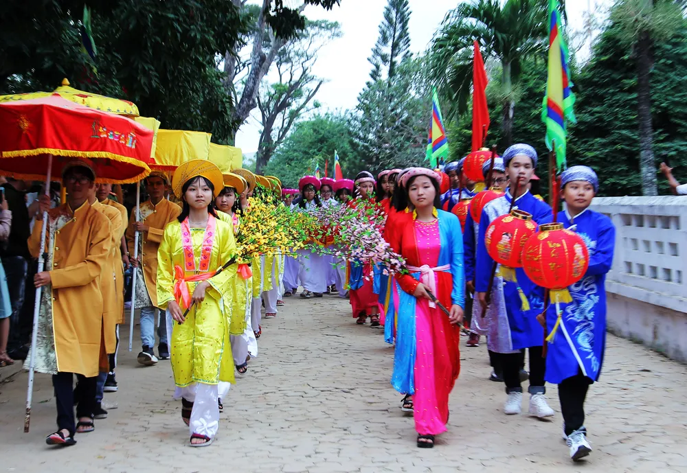 Biển người “trẩy hội” Ngọc Hồi - Đống Đa trên quê hương anh hùng Quang Trung - Nguyễn Huệ ảnh 4