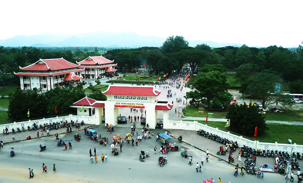 Biển người “trẩy hội” Ngọc Hồi - Đống Đa trên quê hương anh hùng Quang Trung - Nguyễn Huệ ảnh 7