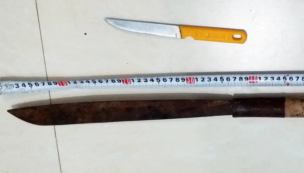 Bắt tạm giam chủ quán cầm dao đuổi đánh đoàn công tác phòng chống dịch Covid-19 ảnh 3