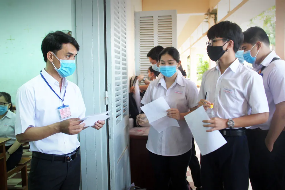 Thí sinh vùng ven tâm dịch hoàn thành tốt môn thi Ngữ văn ảnh 3