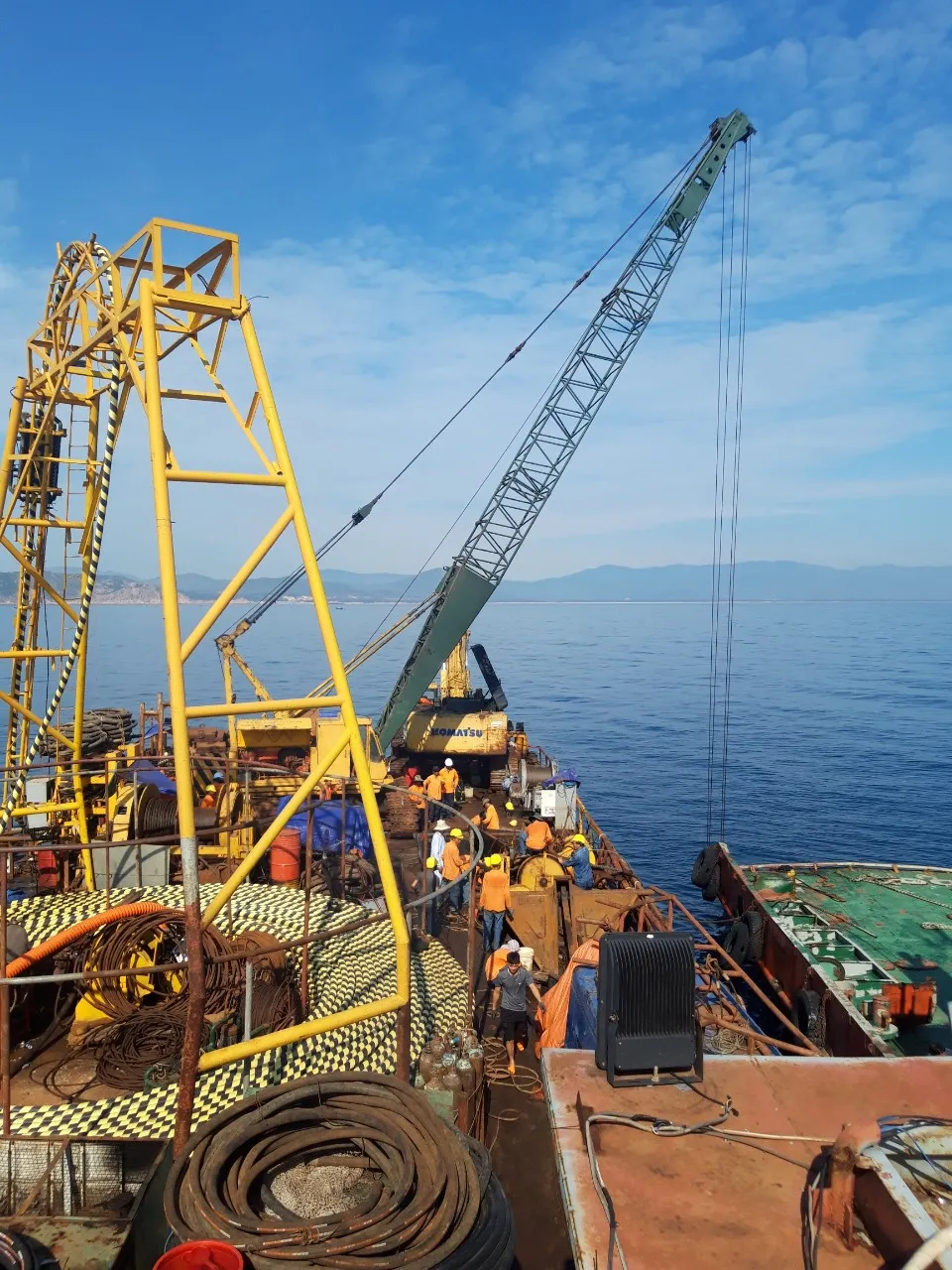 Đóng điện thành công tuyến cáp ngầm xuyên biển ra đảo Nhơn Châu ảnh 3