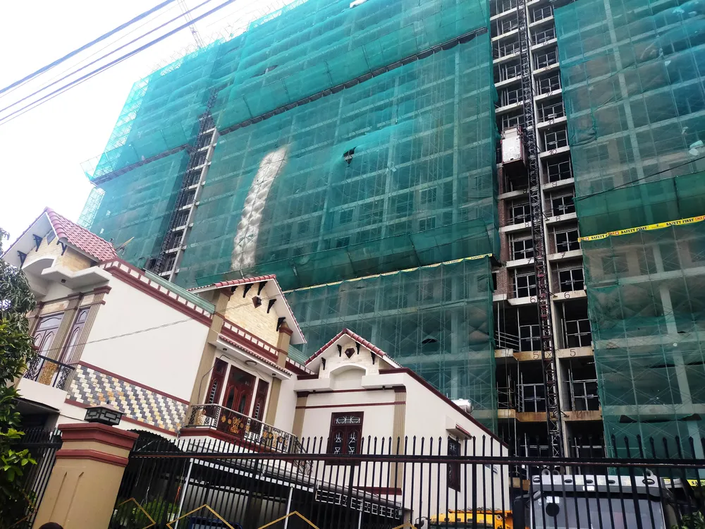 Dân “tố” tòa chung cư 28 tầng thi công gây ô nhiễm, làm nứt nhà dân ảnh 7