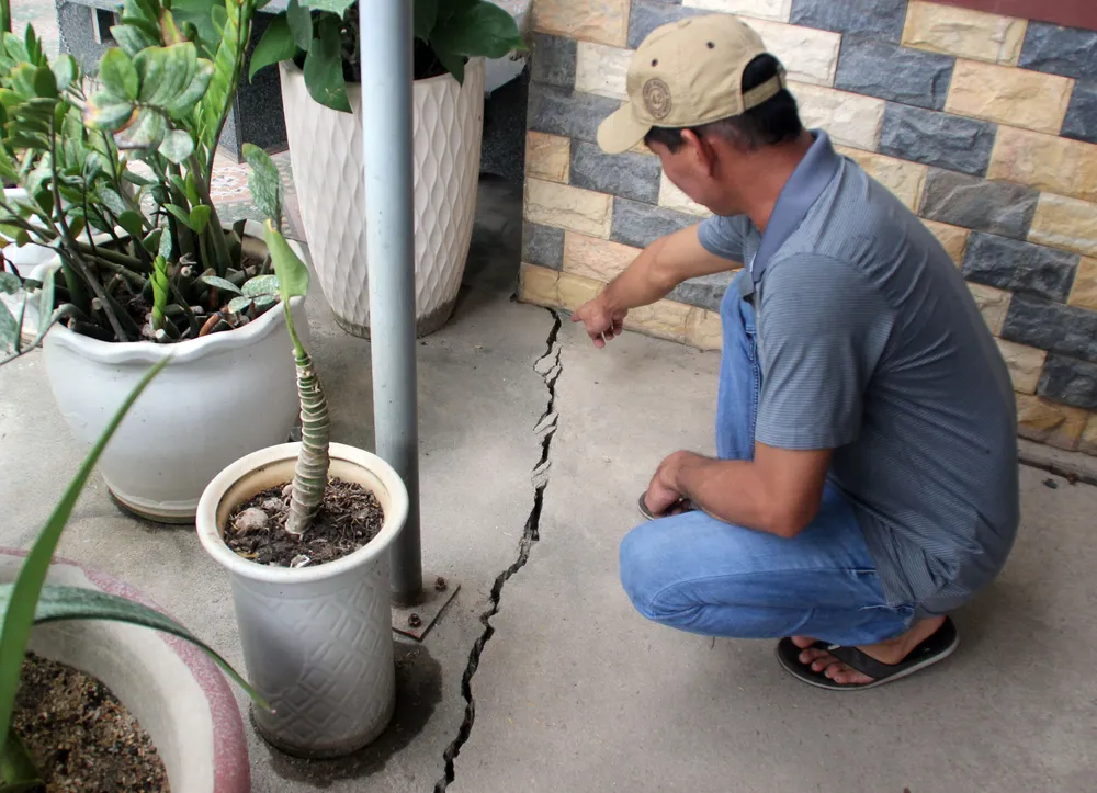 Dân “tố” tòa chung cư 28 tầng thi công gây ô nhiễm, làm nứt nhà dân ảnh 2