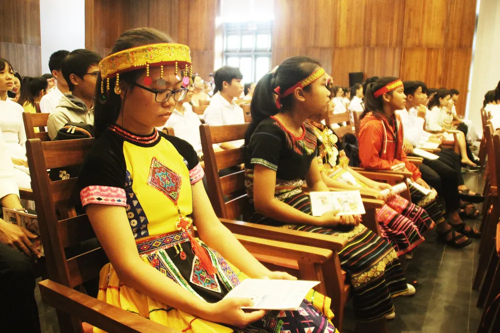 Trao học bổng Vallet cho học sinh, sinh viên Bình Định, Phú Yên và Gia Lai ảnh 8