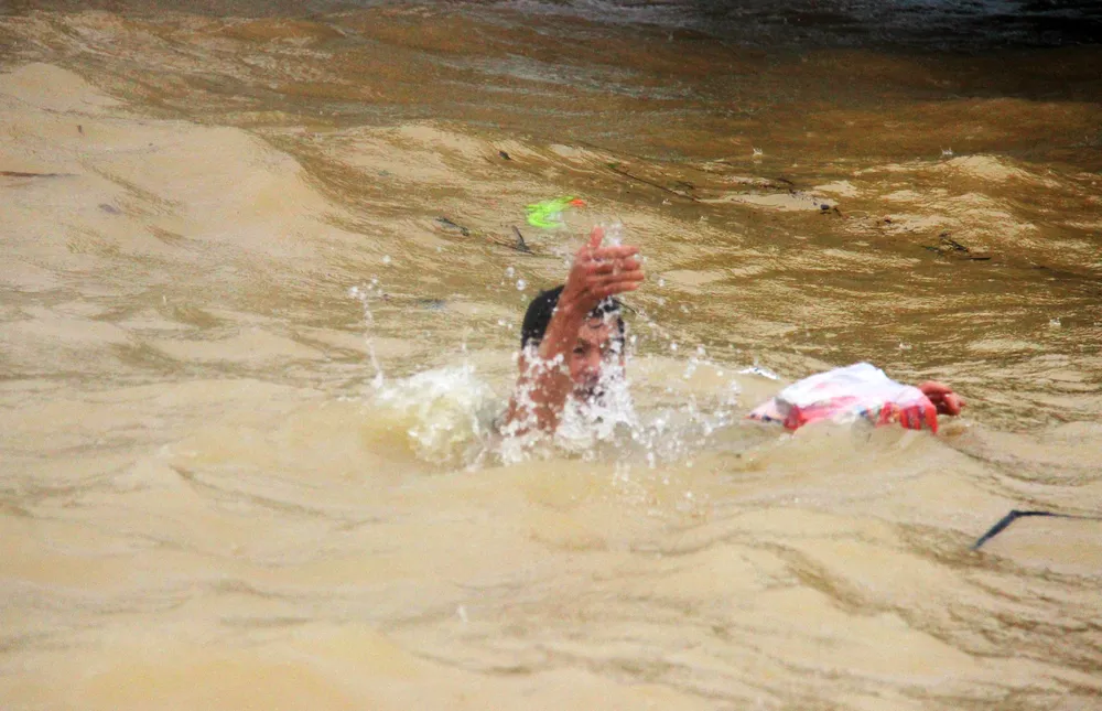 Người dân Lệ Thủy kiệt quệ vì lũ ảnh 5