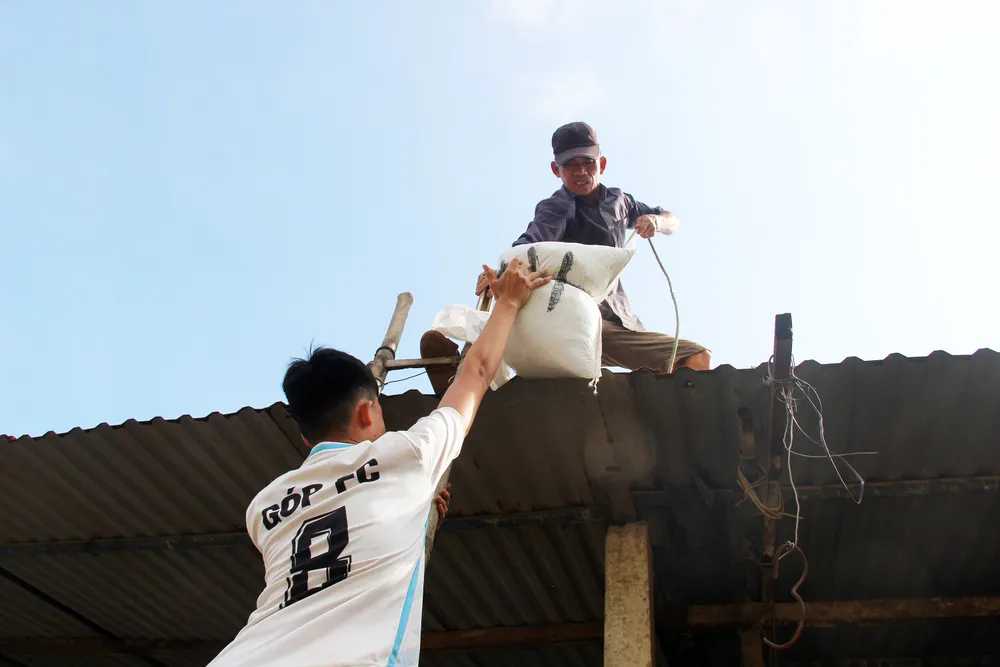 Căng mình ứng phó bão số 9 ảnh 10