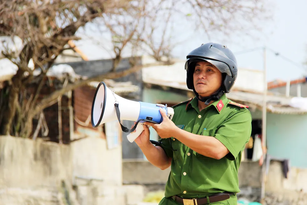 Căng mình ứng phó bão số 9 ảnh 11