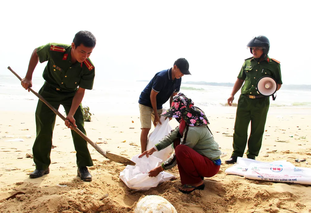 Căng mình ứng phó bão số 9 ảnh 12