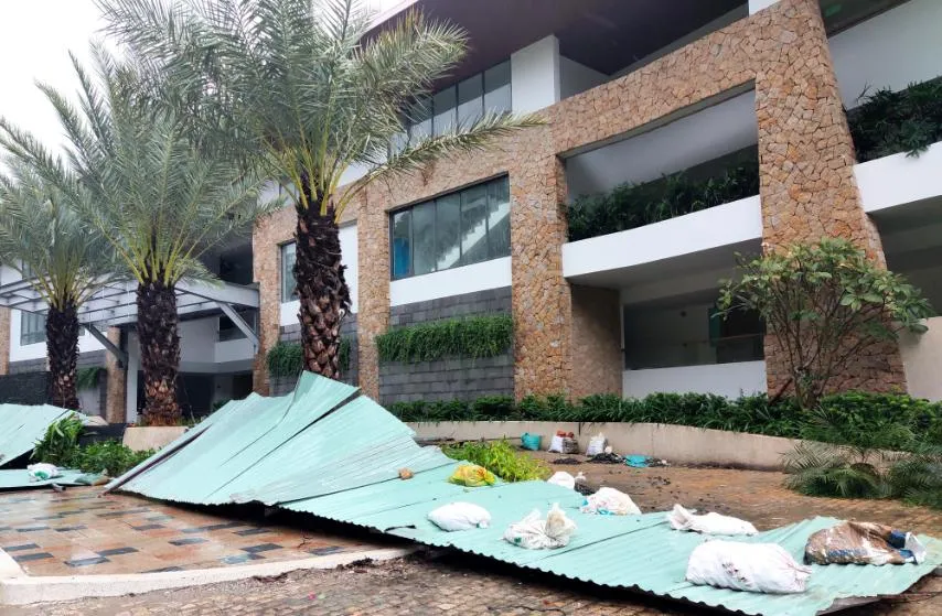 Những thiệt hại ban đầu của cơn bão số 12 ảnh 14