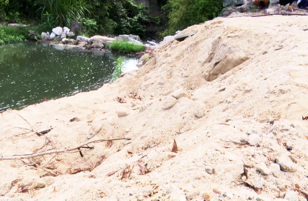 Vụ cháu bé 13 tuổi chết đuối: xã khẳng định "không có việc khai thác cát trái phép" ảnh 4