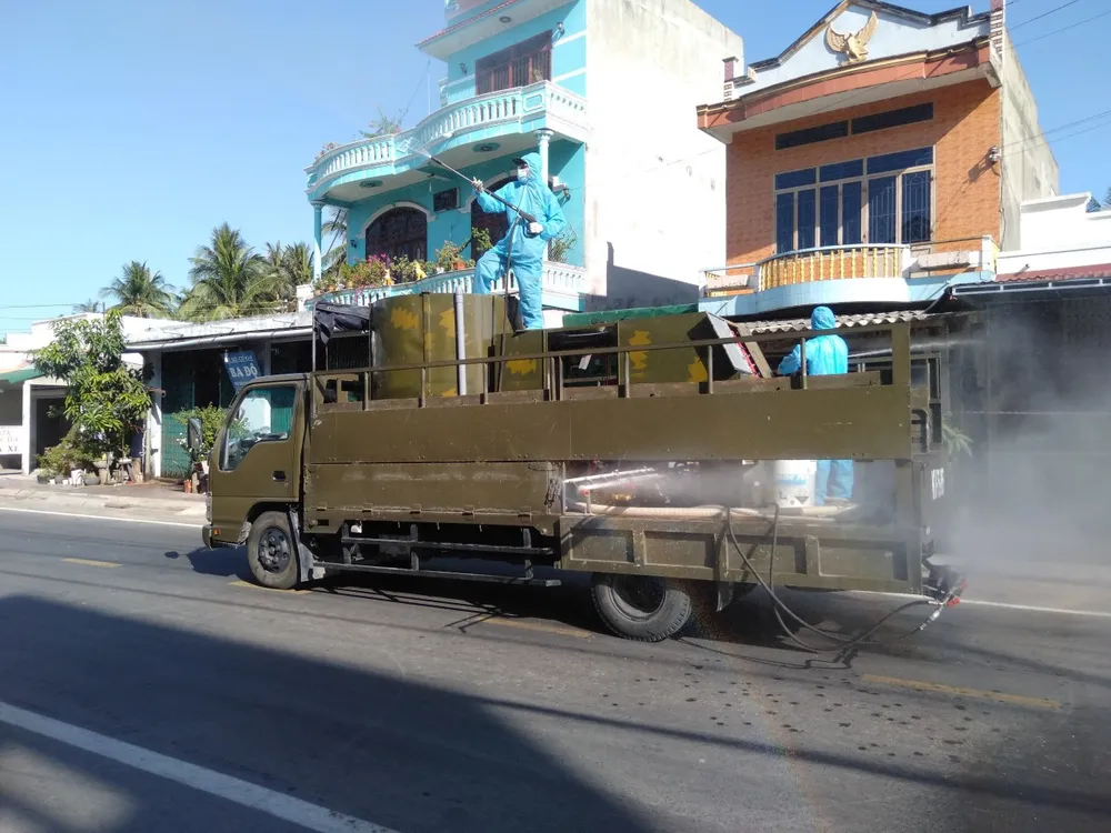 Bình Định phong tỏa 9.000 dân sau khi phát hiện 2 ca nghi mắc Covid-19 đầu tiên ảnh 4