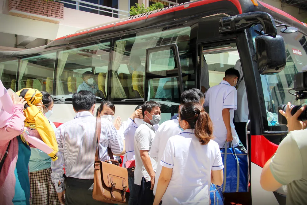 Đoàn y, bác sĩ Bình Định lên đường vào TPHCM, Bình Dương chống dịch ảnh 7