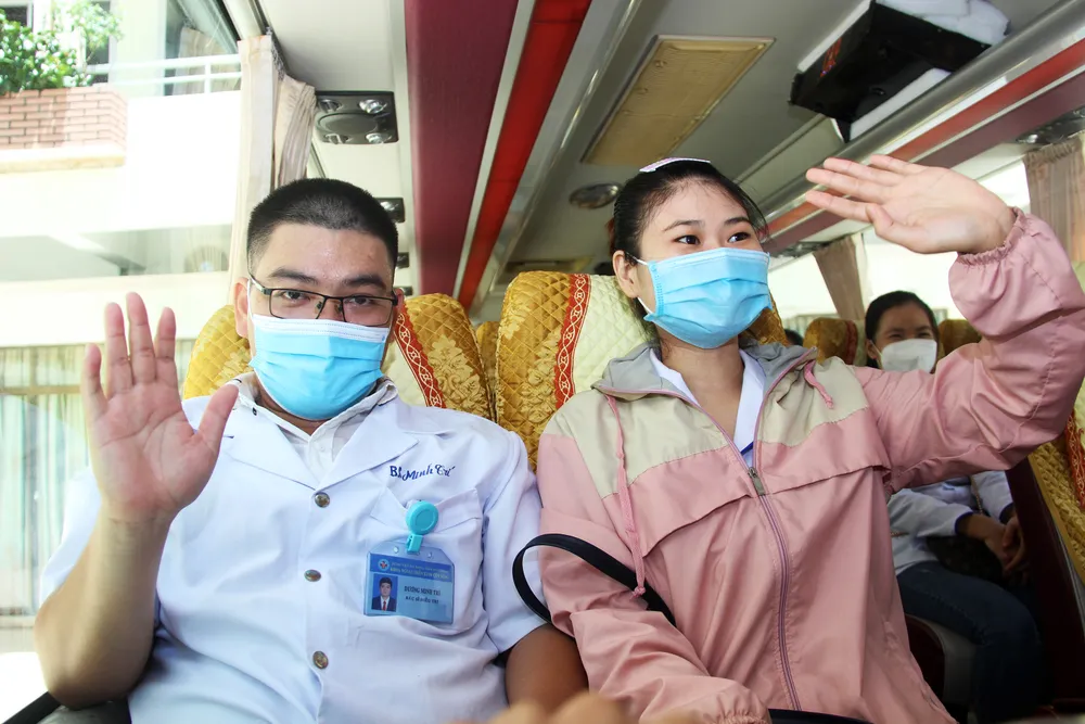 Đoàn y, bác sĩ Bình Định lên đường vào TPHCM, Bình Dương chống dịch ảnh 8