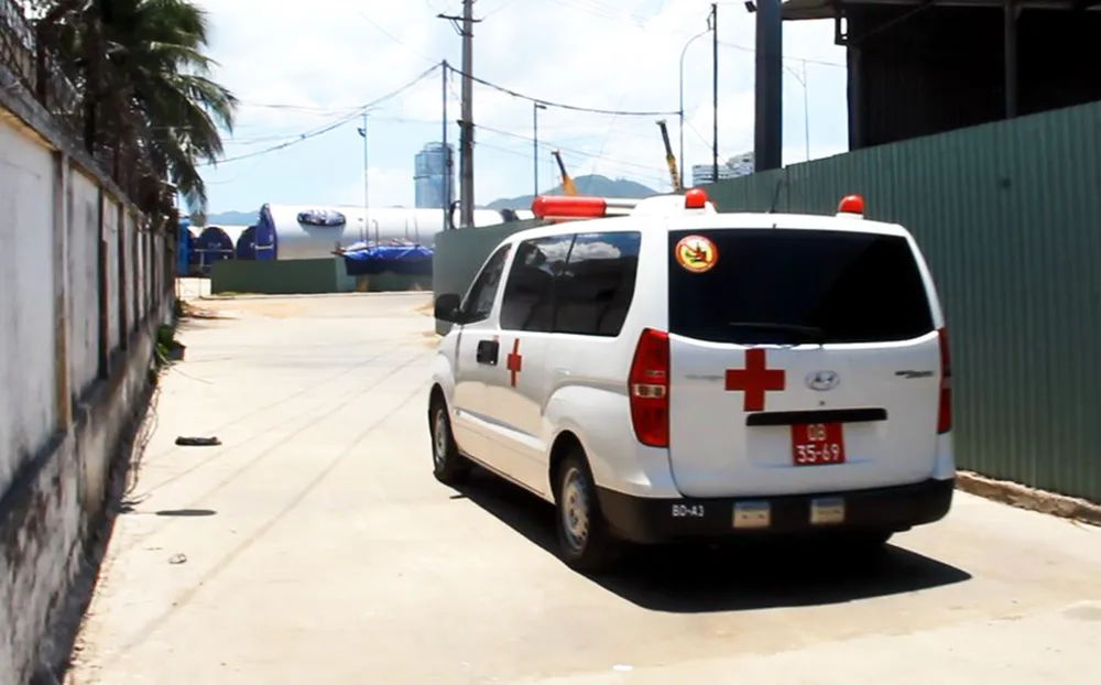 Tàu SAR 412 kịp thời ứng cứu ngư dân đột quỵ trên biển ảnh 11