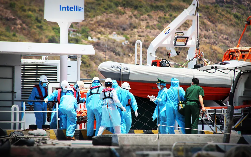 Tàu SAR 412 kịp thời ứng cứu ngư dân đột quỵ trên biển ảnh 10