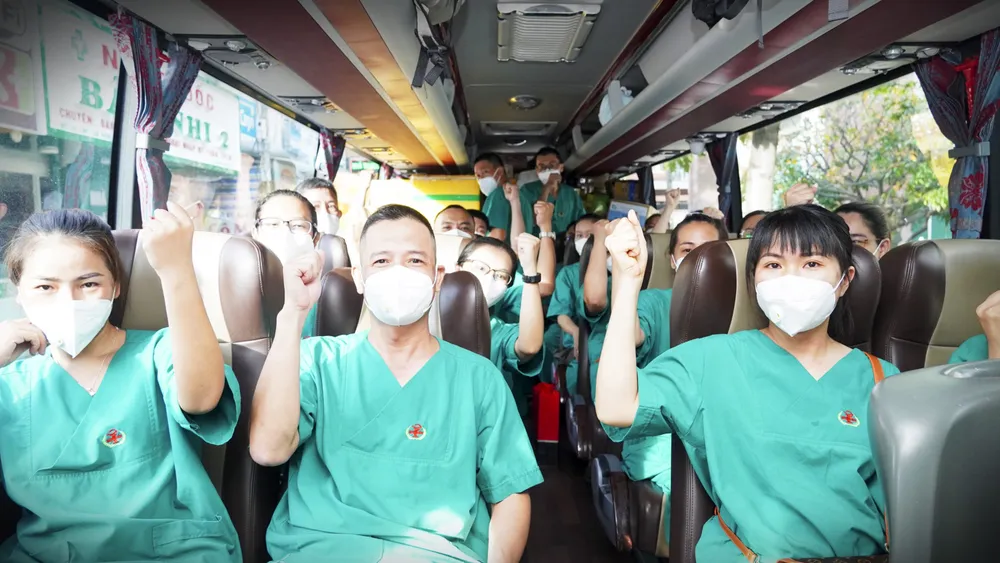 Bình Định tiếp tục tăng cường y bác sĩ vào TPHCM tham gia chống dịch ảnh 7