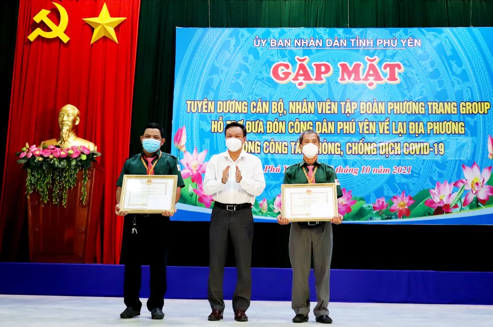 Phú Yên, Bình Định nấu cơm “tiếp sức” người dân đi xe máy về quê  ảnh 8