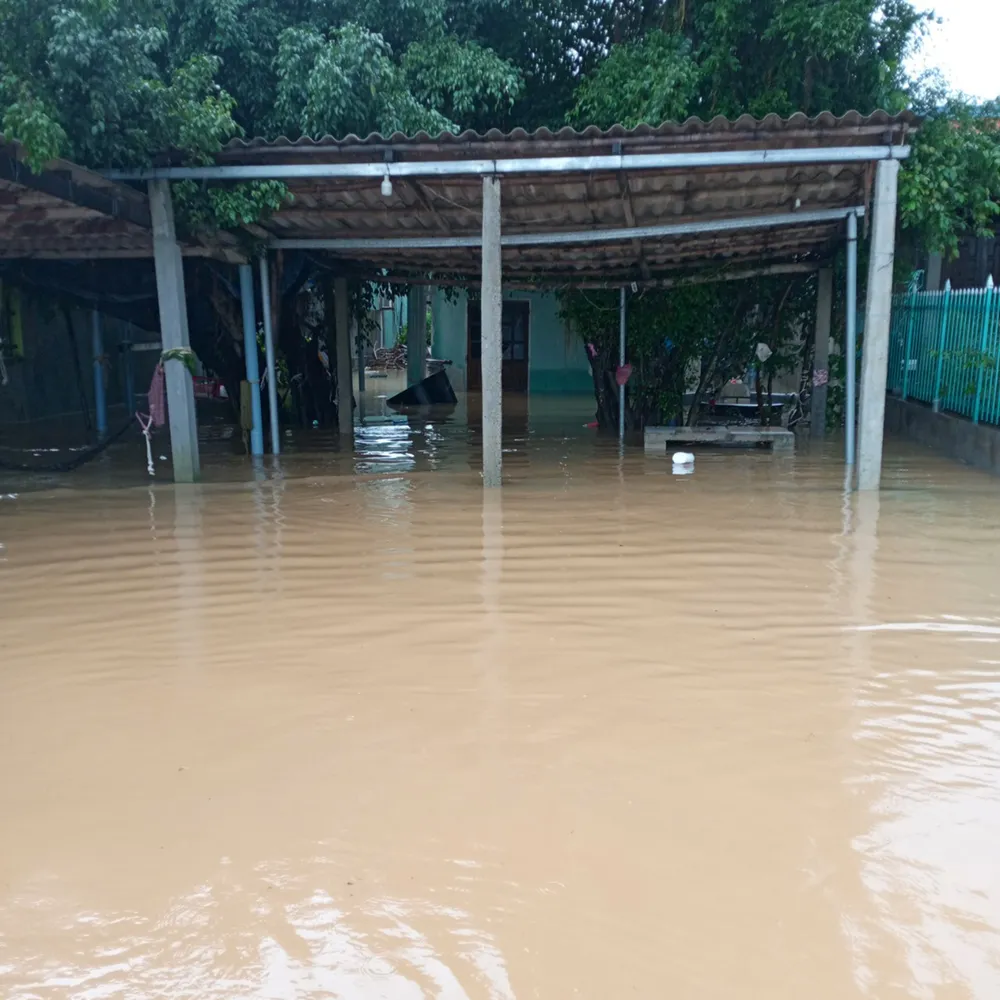 Mưa lũ tiếp tục gây sạt lở, ngập lụt hàng ngàn nhà dân ở Bình Định ảnh 11