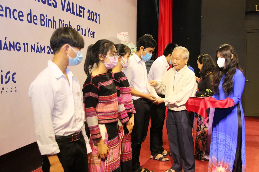Học bổng Vallet trao gần 1,3 tỷ đồng cho học sinh, sinh viên ưu tú ở Bình Định, Phú Yên ảnh 9