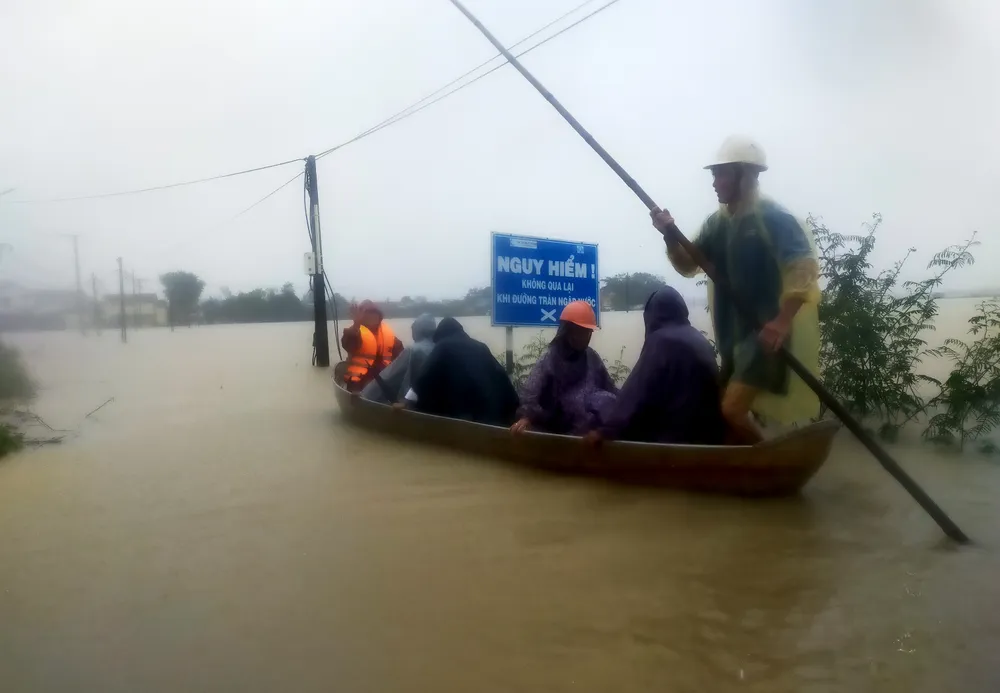4 người thiệt mạng, hàng chục nghìn ngôi nhà bị ngập, sập, lũ cuốn ảnh 6