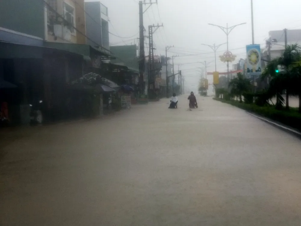 4 người thiệt mạng, hàng chục nghìn ngôi nhà bị ngập, sập, lũ cuốn ảnh 7