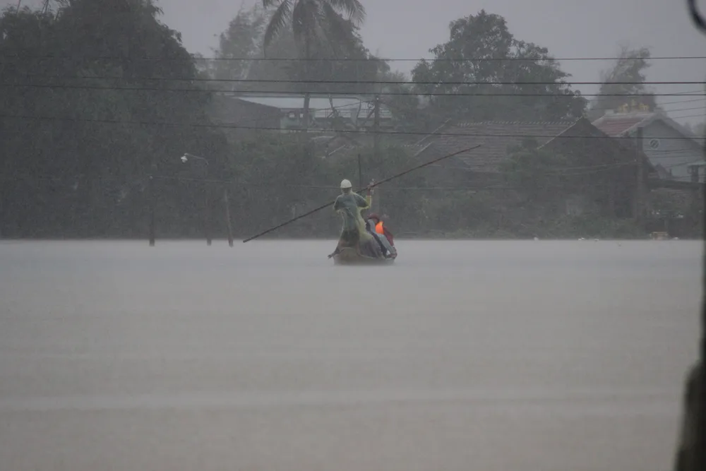 4 người thiệt mạng, hàng chục nghìn ngôi nhà bị ngập, sập, lũ cuốn ảnh 8
