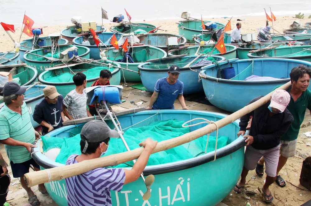 Làng chài gánh thuyền thúng “chạy bão“ ảnh 12