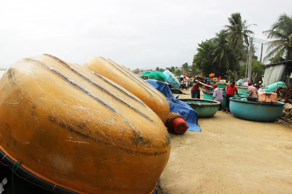Làng chài gánh thuyền thúng “chạy bão“ ảnh 8