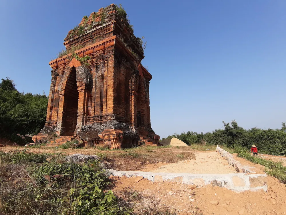 Vụ mang máy đào di tích tháp Chăm: Giám đốc sở “truy tìm” cán bộ cung cấp thông tin cho báo chí ảnh 6