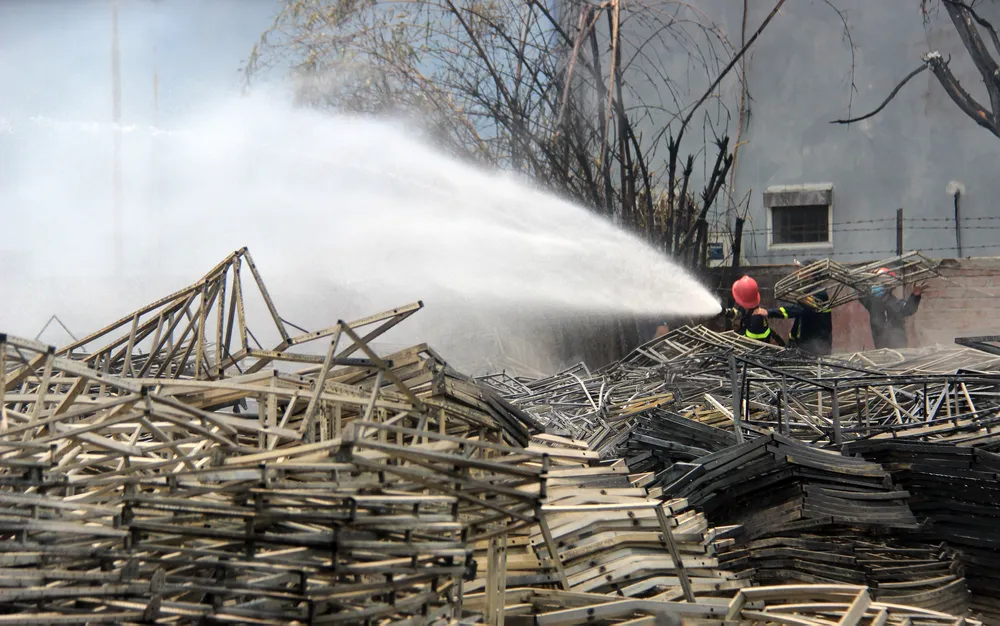 Cháy lớn ở khu nhà xưởng sản xuất bàn ghế nhựa tại TP Quy Nhơn ảnh 12