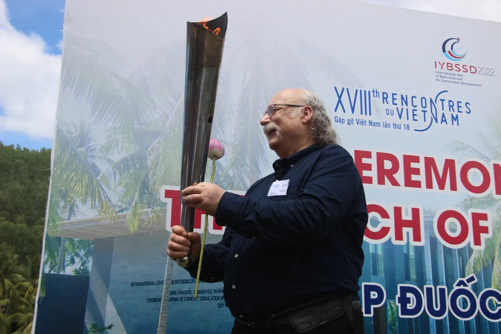 Giáo sư đoạt giải Nobel về Vật lý 2016 Duncan Haldane thắp đuốc khoa học tại Việt Nam ảnh 10