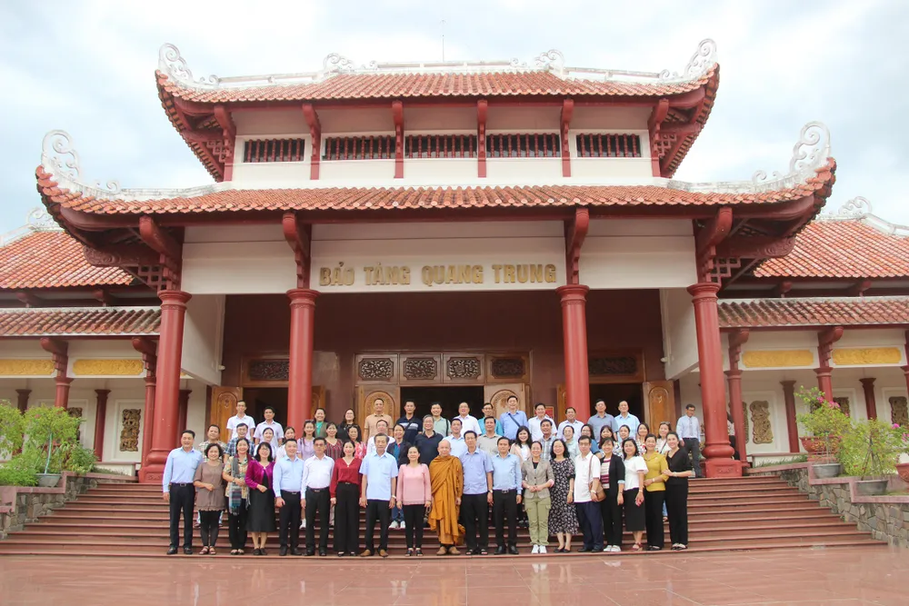 Chủ tịch HĐND TPHCM trao quà cho gia đình cách mạng tại Bình Định ảnh 18