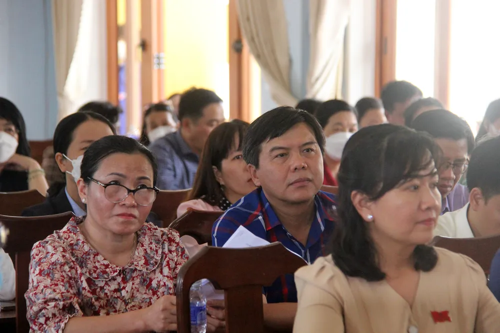 Lãnh đạo TPHCM trao quà cho người nghèo ở Bình Định ảnh 3