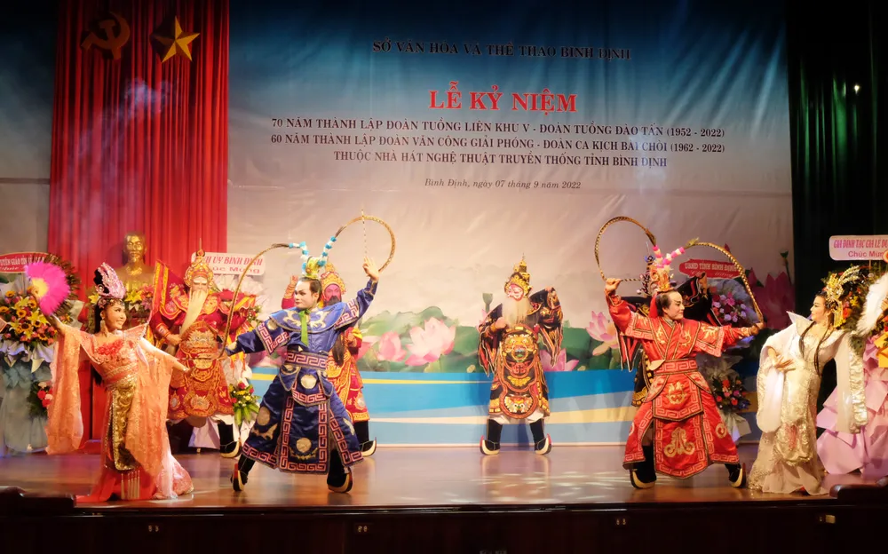 Bình Định: Kỷ niệm 70 năm thành lập Đoàn tuồng liên khu 5  ảnh 4