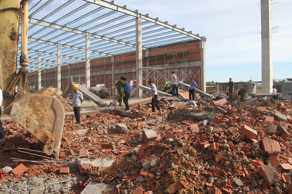 Sập công trình khiến 5 người chết, 6 người nhập viện: Bí thư Tỉnh ủy Bình Định đề nghị sớm khởi tố vụ án ảnh 6