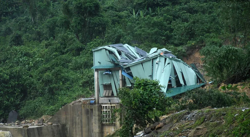 Những hình ảnh đầu tiên tại hiện trường vụ sạt lở thủy điện Kà Tinh ảnh 7