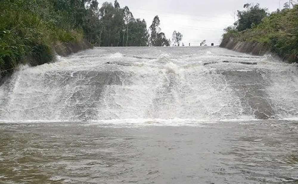 Phát hiện thi thể 2 nữ sinh dưới đáy hồ nước đập tràn ảnh 1