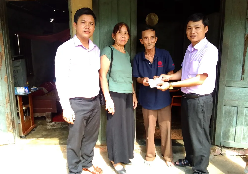 Trao 11,5 triệu đồng bạn đọc hỗ trợ lần 2 cho 2 hoàn cảnh ở Bình Định ảnh 1