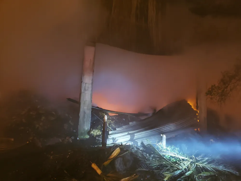 Hàng trăm chiến sĩ trắng đêm khống chế đám cháy lớn ở TP Quy Nhơn ảnh 8