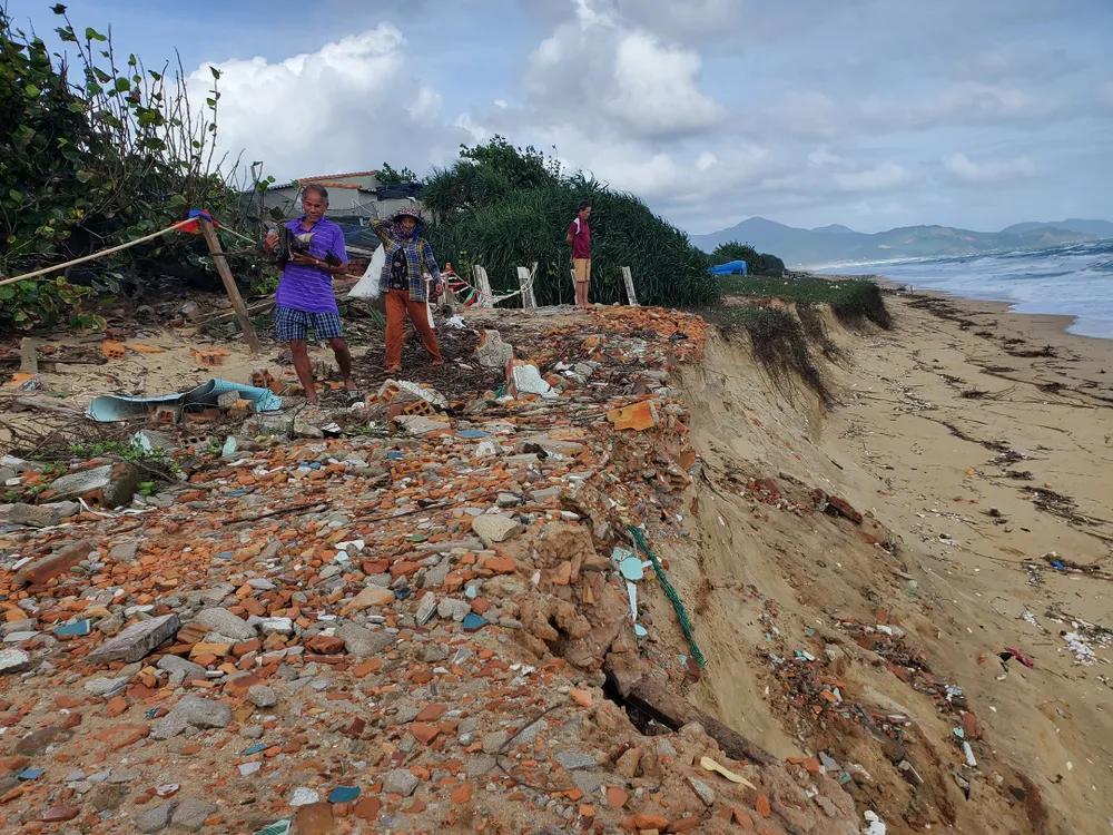 Sóng phá bờ biển Phù Mỹ (Bình Định): Dân thấp thỏm lo mất nhà, mất đất ảnh 17